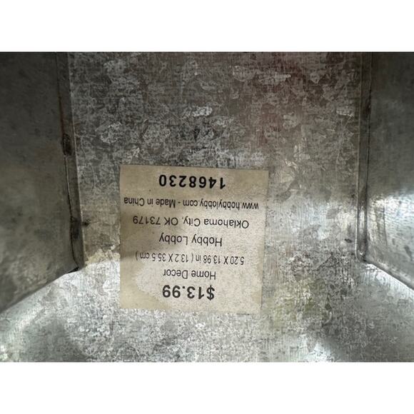 Bathroom Items - Picture 3 of 4